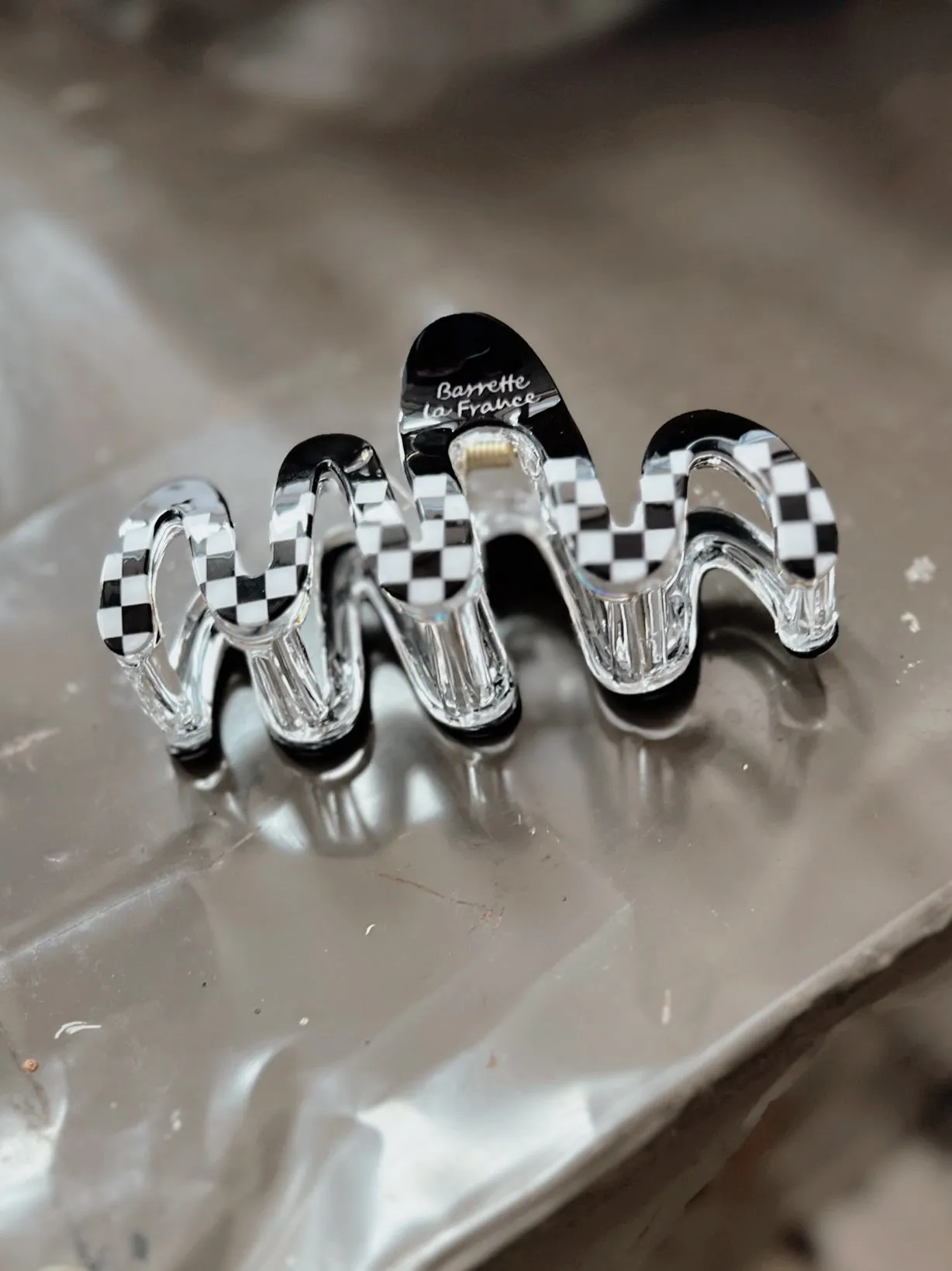 Large Wavy Checker Claw Clip