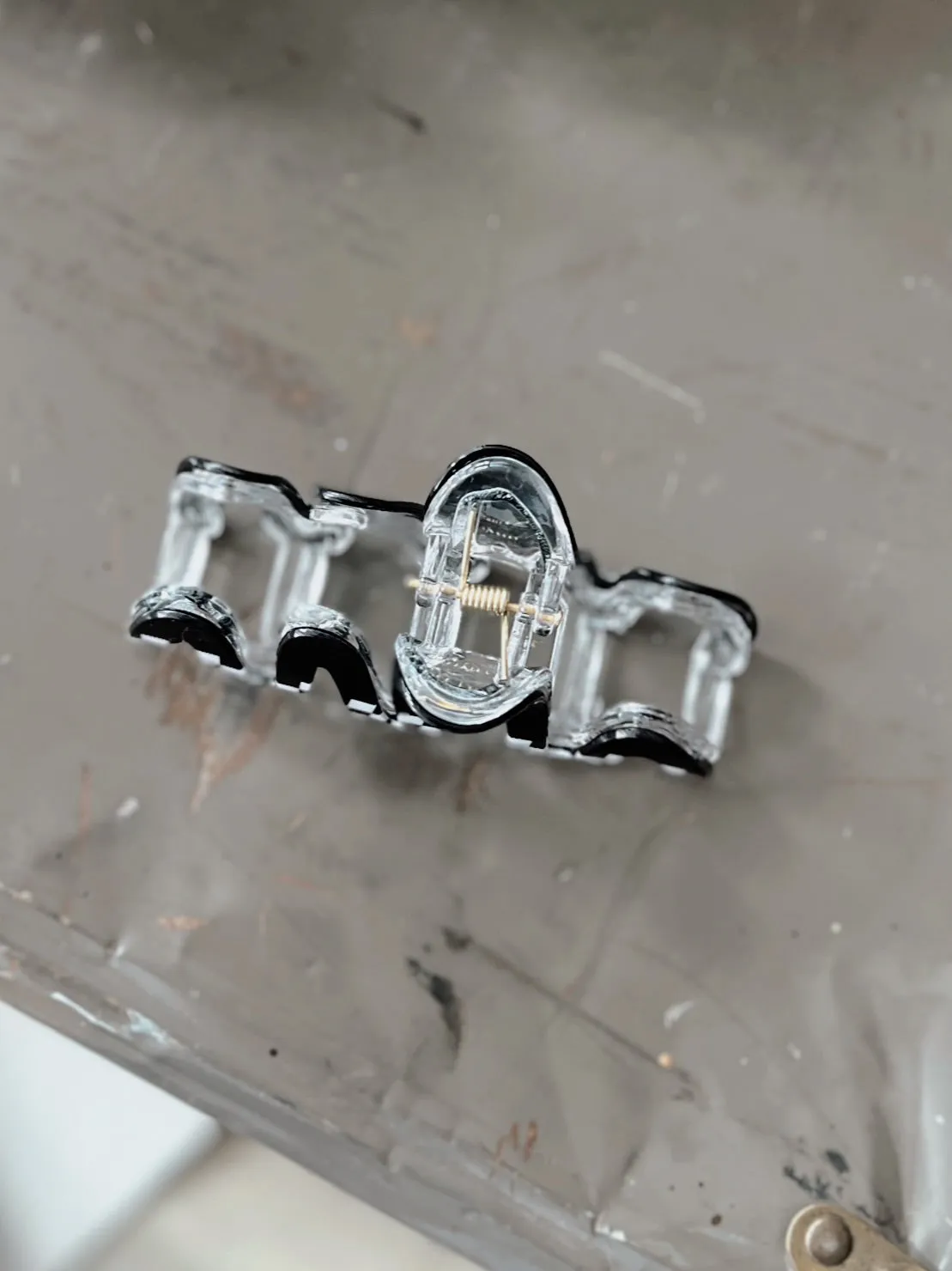 Large Wavy Checker Claw Clip